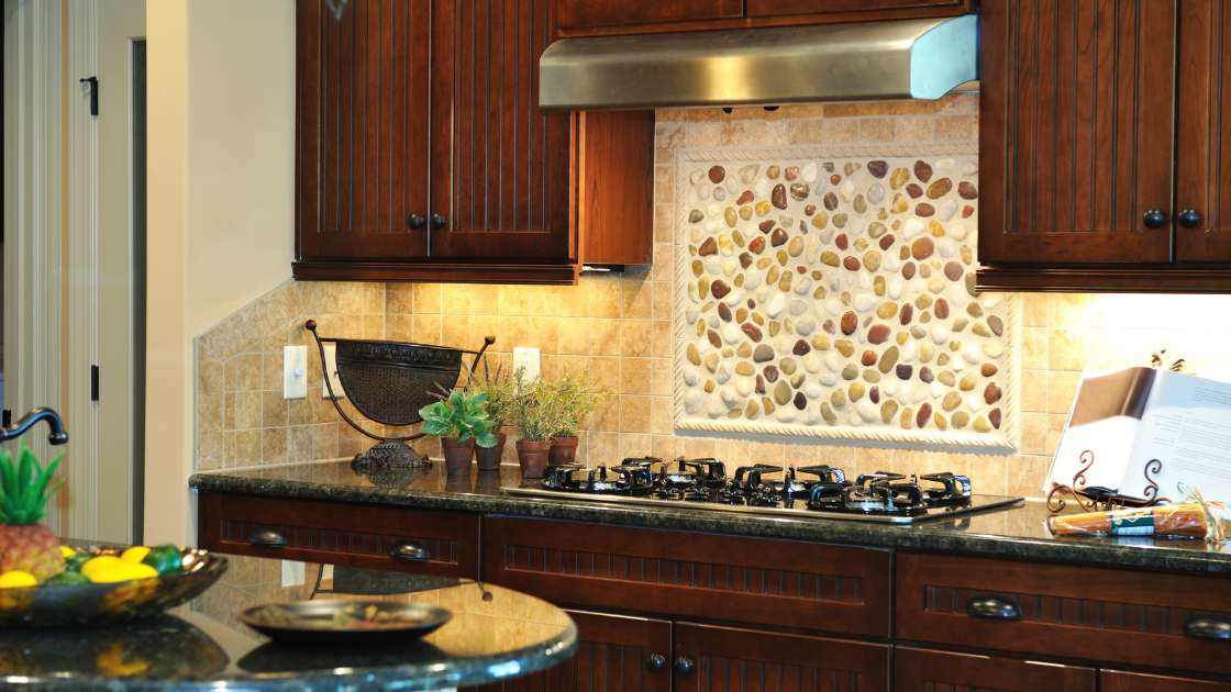 How to Choose the Perfect Backsplash for Hickory Cabinets