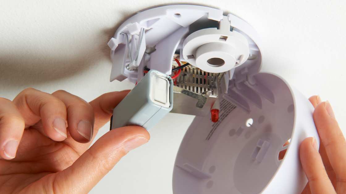 How to Easily Change Your Smoke Detector Battery