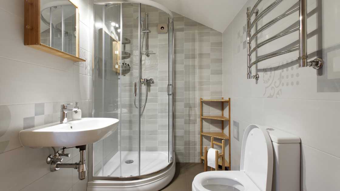 How to Make a Small Bathroom Look Bigger: Space-Enhancing Tips