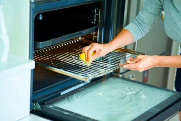 Oven Cleaning Solutions for Tackling Grease and Oil Residue